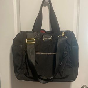 Black Adrienne Vittadini travel tote. Perfect for flights and on the go.